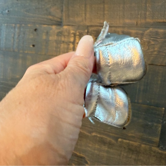 Livie & Luca Shimmering Silver Baby Mary Janes size 12-18 months - Picture 3 of 6